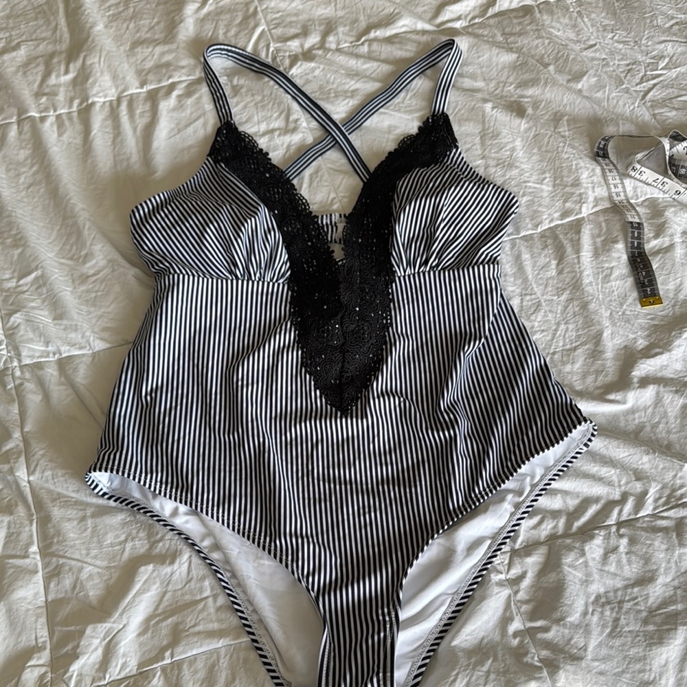 Cupshe Striped Black and White Lace swimsuit